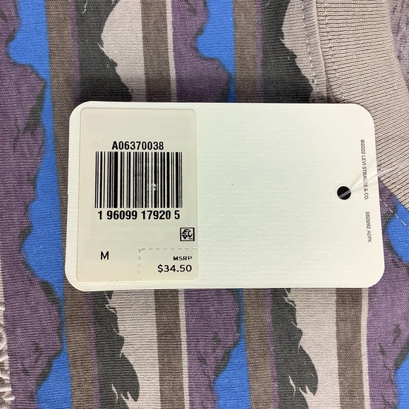 Levi's Red Tab Men’s Mountain Print Tee-Shirt Size Medium NWT - Picture 9 of 14